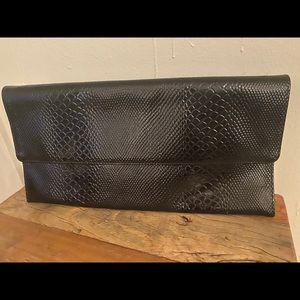 🌹Croc Embossed Black Clutch ( For Bundles Only)